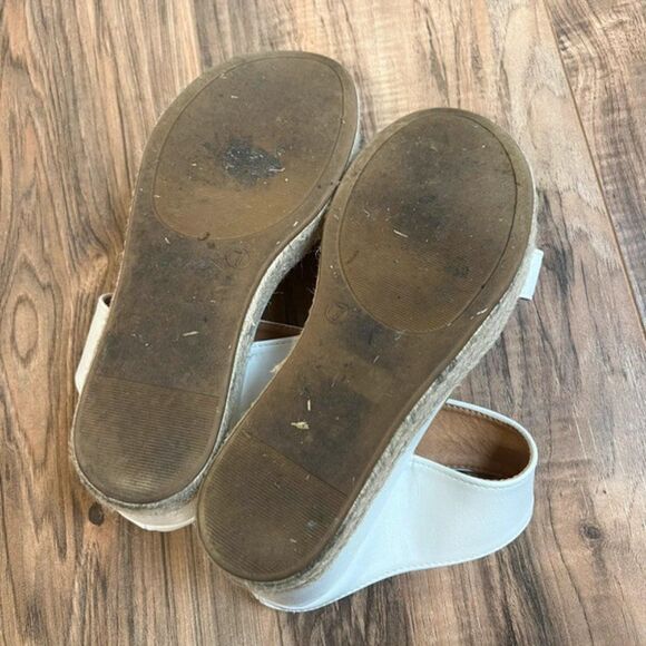 Women's size 7 white wedges - Picture 4 of 4